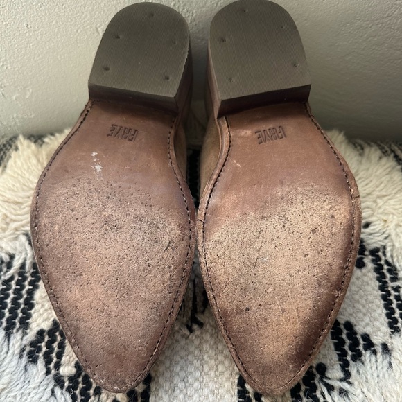 FRYE Billy Tan Suede Shootie. Women’s Size 7.5. Slip-on bootie. Western, Boho - Picture 10 of 12